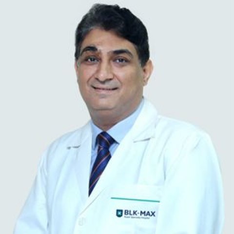 Dr. Puneet Girdhar Top Robotic Spine Surgeon in India