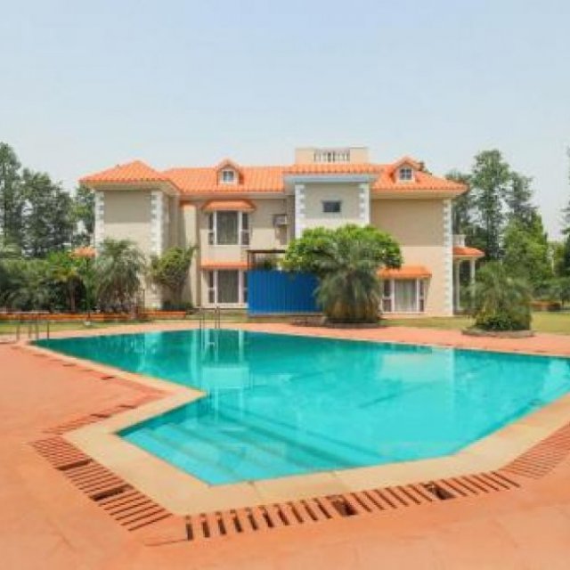 Farmhouse in Noida