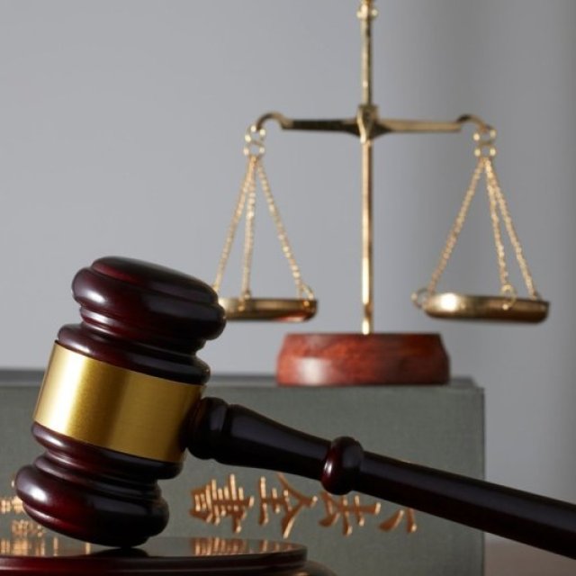 Commercial Litigation Lawyers Livingston