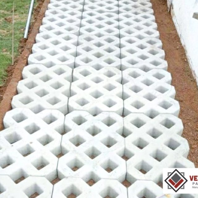 Rubber Mould Fine Finish KerbStone Supplier Sri City