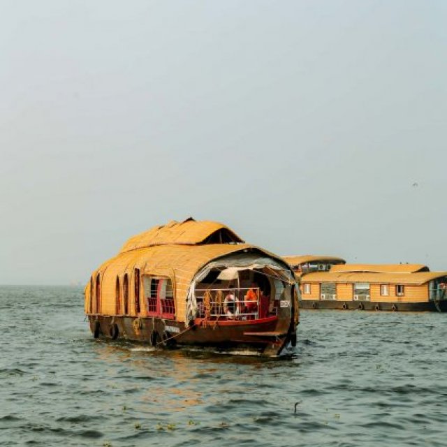 Alleppey houseboat. Alleppey houseboat bookings. Best Houseboats. Kerala Houseboat Trips