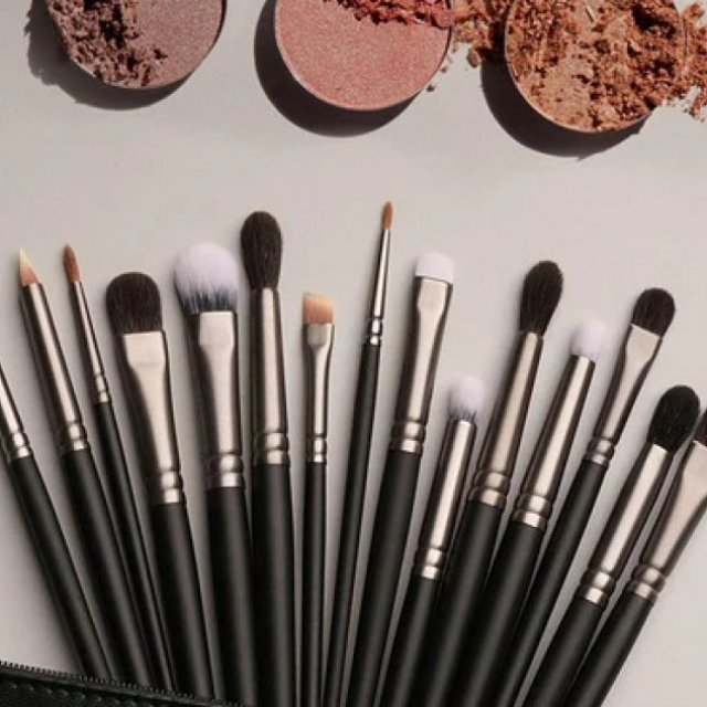 Makeup brush kit  |  Makeup Secrets