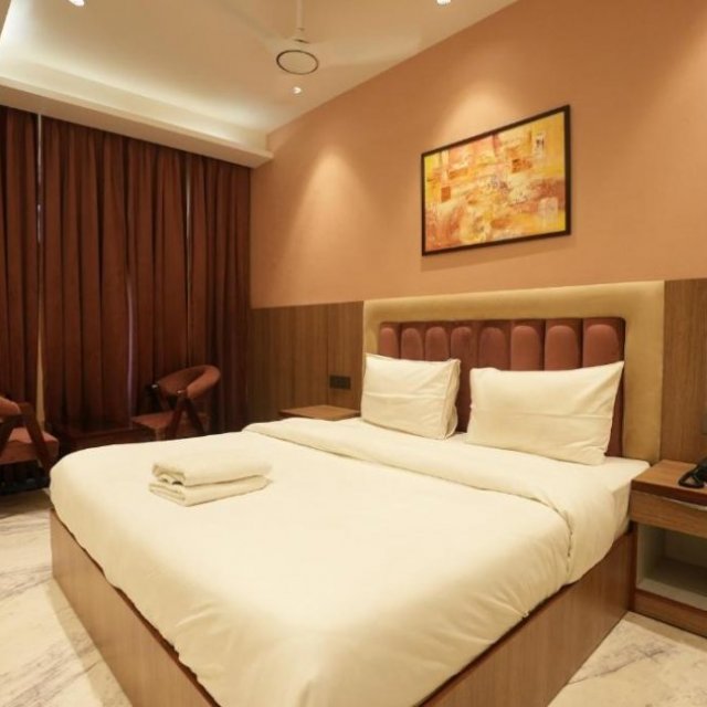 Best hotels near shivalik hospital