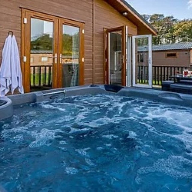 Hornsea Cottages with Hot Tubs