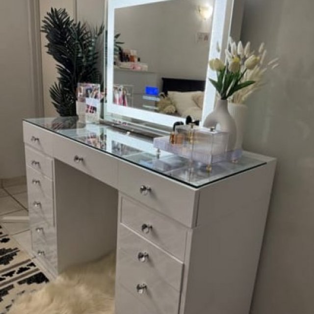 Vanity Chic Mirrors