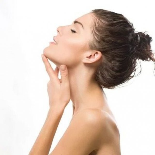 Double Chin Removal for a More Youthful Look: The Best Options in Oman