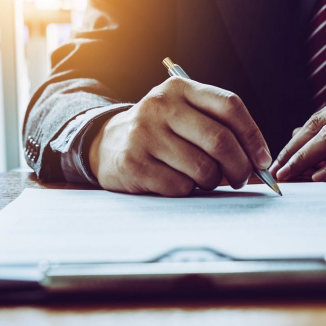 Quasi Contract in Business Law: Key Concepts (2025)