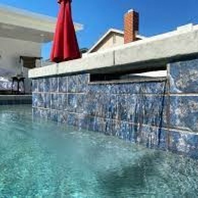 Lucky's Pool Tile Cleaning